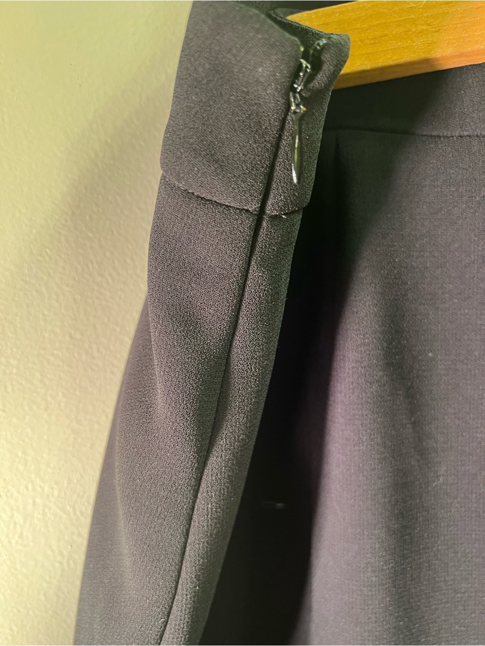 Tahari Black Women’s 2 Piece Suit Size 14P Tailored Blazer & Skirt, Like New - Picture 9 of 13